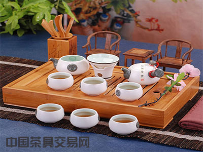 茶壶里的茶垢 隐藏的健康隐患与茶具清洁之道