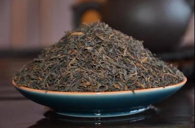 九七宫廷普洱茶的陈香与茶具之韵